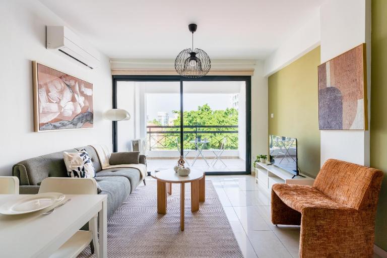 Odin 1-BR Apartment & Balcony in Larnaca - B&B Larnaka