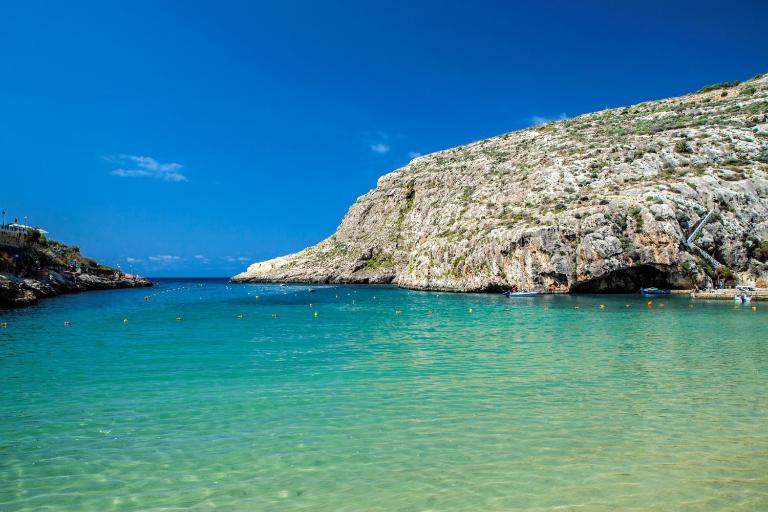 40sec walk to Xlendi Beach - Fully Air Con & Heated Brand New Central Apartment - Chambres d'hôtes Xlendi