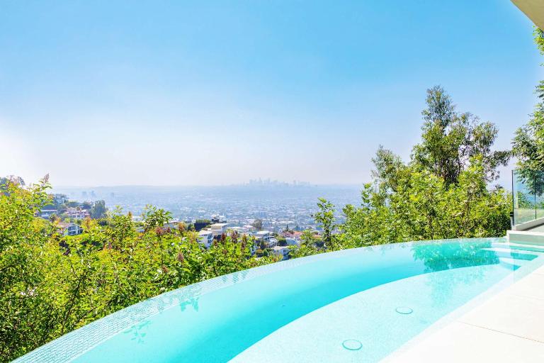 Hillside 4B Villa w Infinity Pool City Views - B&B Los Angeles