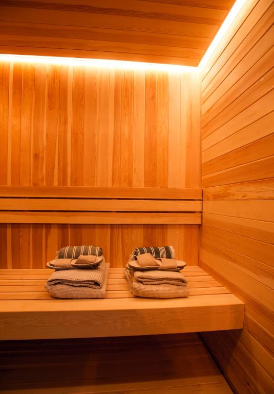 Design-Holzhaus mit Sauna im Vulkankrater der Eifel - B&B Immerath
