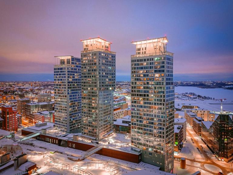 Scandinavian Minimalist Seaside Flat on Top Metro with downtown view - Ferienwohnung Helsinki