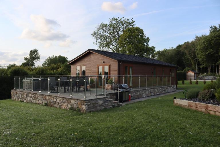 Pine Lodge - B&B Holywell