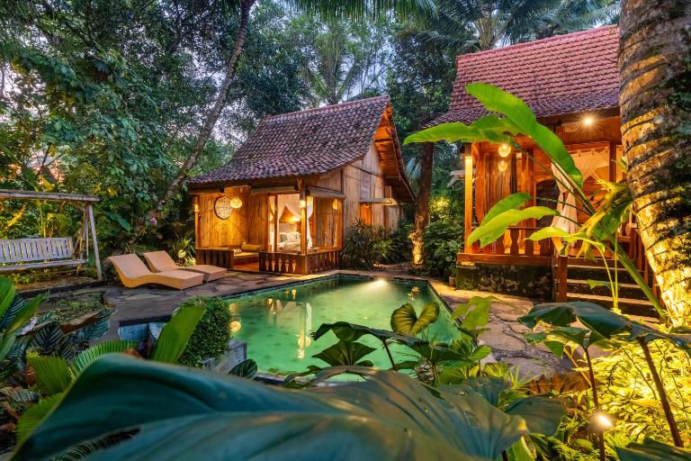 Giri Kusuma - A Sacred Spring Pool Retreats - B&B Pinggan