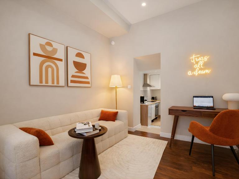 Le Cloud - By BEST KEYS - Idéal Couple & Pro - Cosy & Élégant - Plein Centre Ville - Smart TV Netflix - Machine à Café Nespresso - WiFi Illimité - Check-in Autonome - Parking Gratuit à proximité - Ferienwohnung Sens