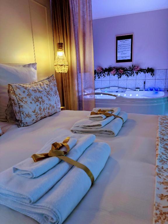 L'instant Beaujolais 2 ou 4 personnes Logis cosy balnéo vue jardin - B&B Theizé