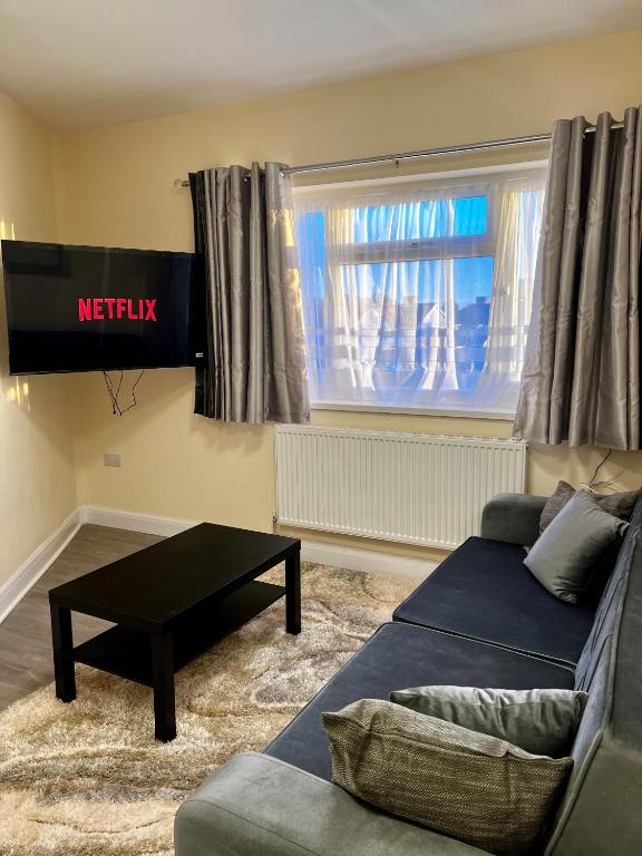 Cozy Luxurious Flat near LHR - Chambres d'hôtes Cranford