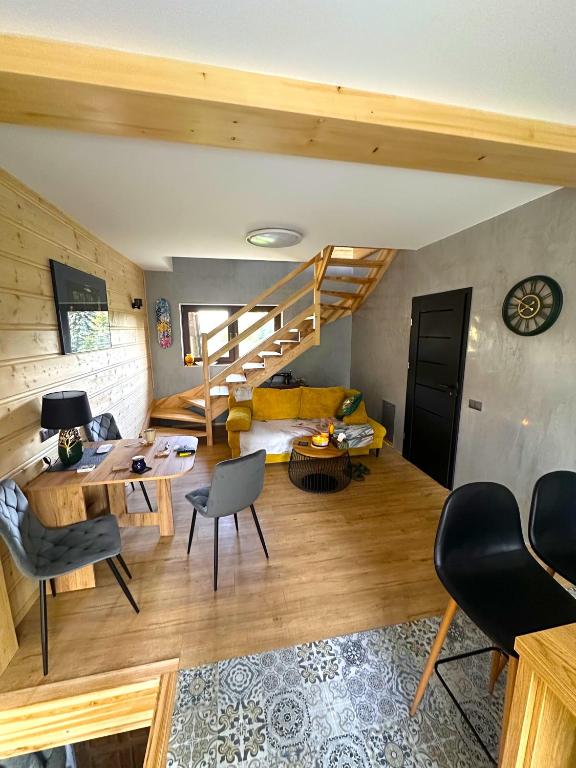 Czarna Montana Apartment - Ferienwohnung Czarna Góra