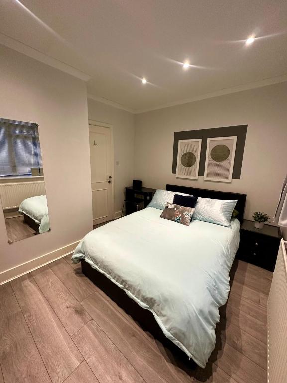 Central 1bedroom Apartment, connected via underground, overground and many bus routes - B&B Londra