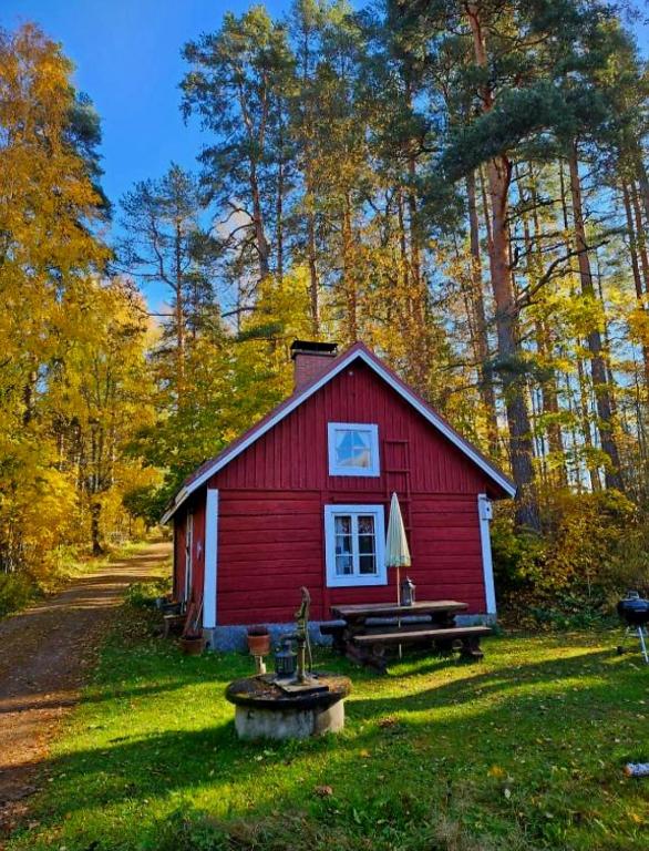 Romantic Countryside Sauna Cabin near Lake Päijänne - B&B Maakeski