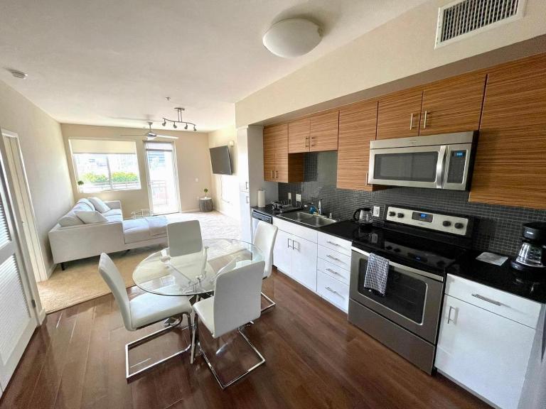 Luxury 2 Bedroom 2 Bathroom With Fitness Center and Pool - B&B Los Angeles