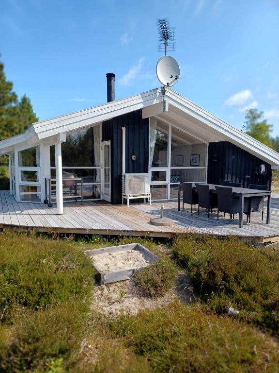 Beautiful cottage on a large natural plot - B&B Ålbæk