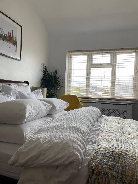 A King size Double Bedroom In In Lewisham - B&B London