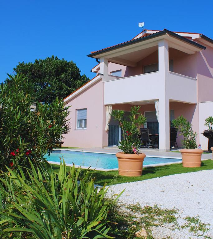 Villa ElFi - B&B Pola