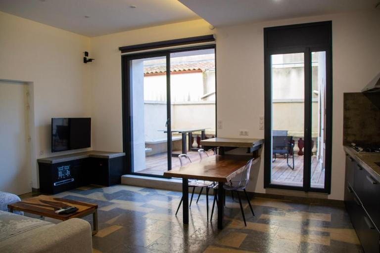 Designer apartment with private terrace Nîmes - B&B La Celle-sous-Gouzon