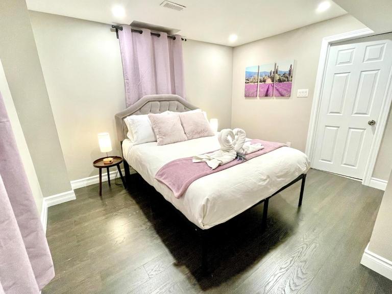 Violet Escape Modern Apt 1B 1B, Kitchen, Parking - Ferienwohnung Richmond Hill