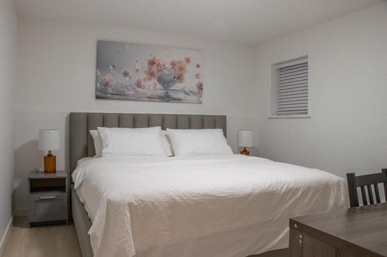 4615 Inverness Street Vancouver, King And Queen sizes 2 Bedrooms Suite with Private Entry - B&B Vancouver