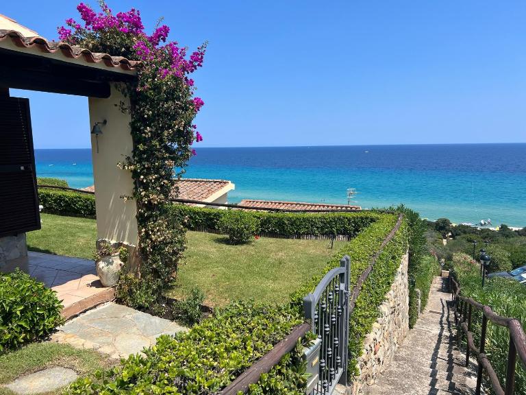 Casa Paradiso - Seaview & short walk to beach - B&B Costa Rei