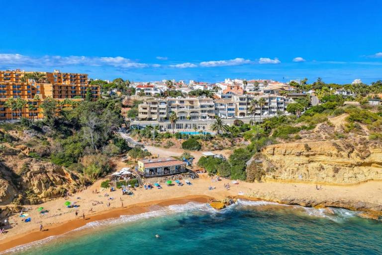 Ocean Bliss - Panoramic Sea View - 20m to Beach - 2 Swimming Pools - Private Parking - Bed and Breakfast Albufeira