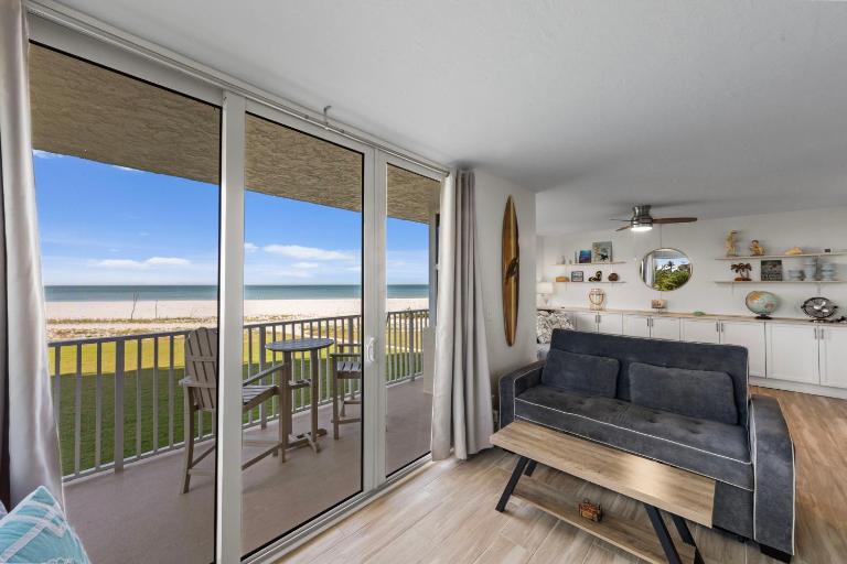 102B Gulf Water Views 2 Bikes Beach Items - Chambres d'hôtes Fort Myers Beach