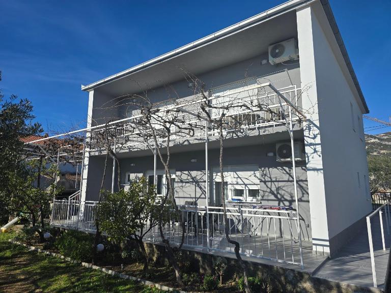 Apartment Sutic - Ferienwohnung Kaštel Novi