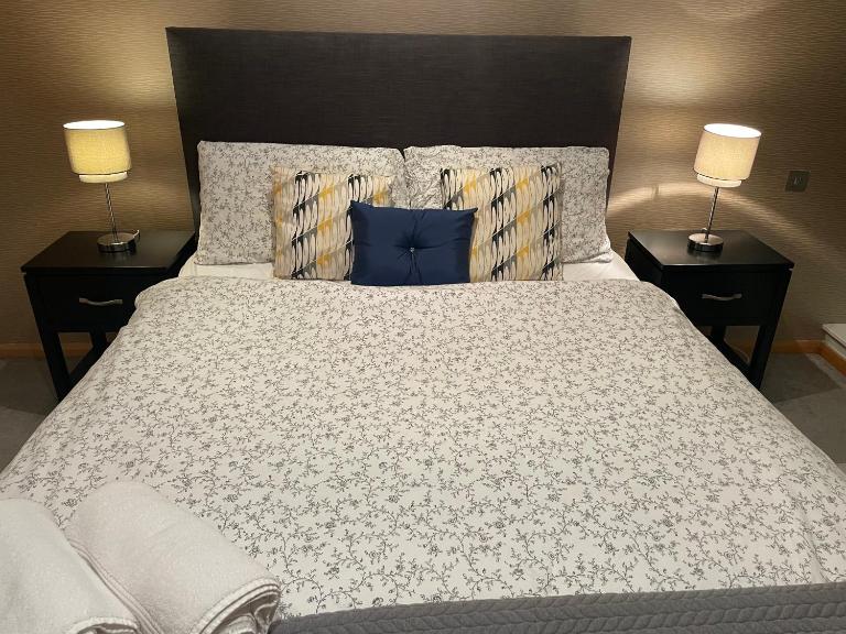 Modern Ensuite Double Bedroom - Ferienwohnung Dublin
