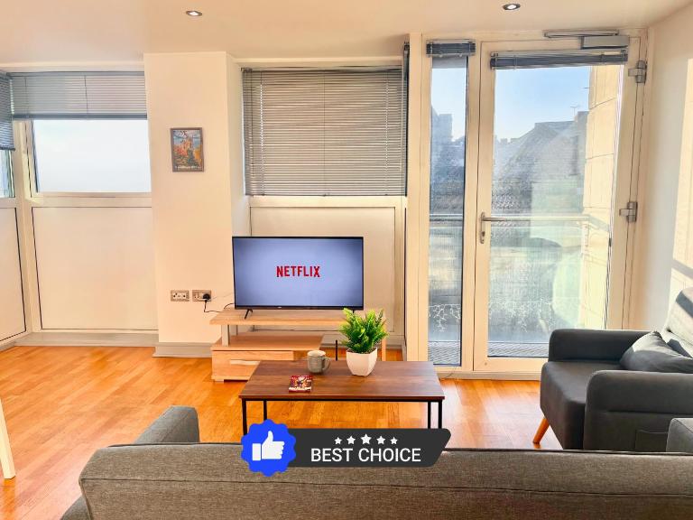 Bright York City Centre 2-Bed Apartment with View - Best Location in Town - B&B York