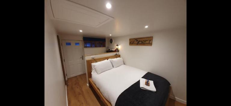 Annex in Chippenham with Parking and WIFI - Chambres d'hôtes Chippenham