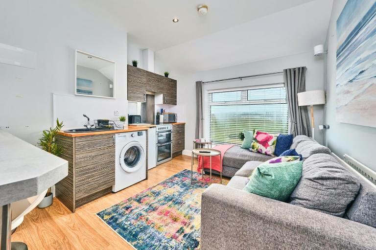 Portrush Apt with Stunning Sea Views- West Beach 5 - Chambres d'hôtes Portrush
