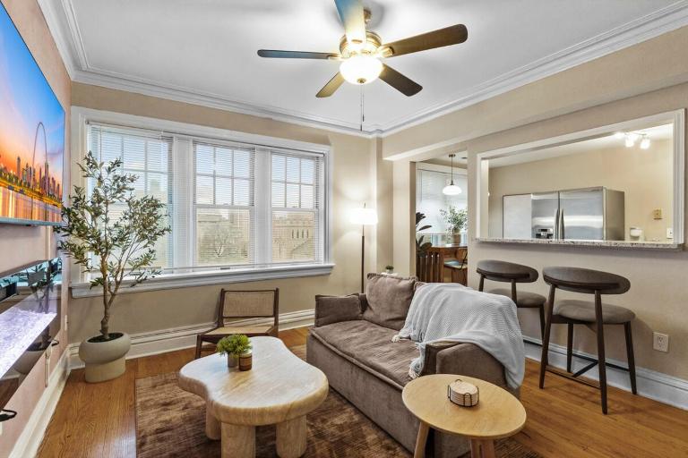 McPherson Muse - Designer 1BR in Central West End - B&B St Louis