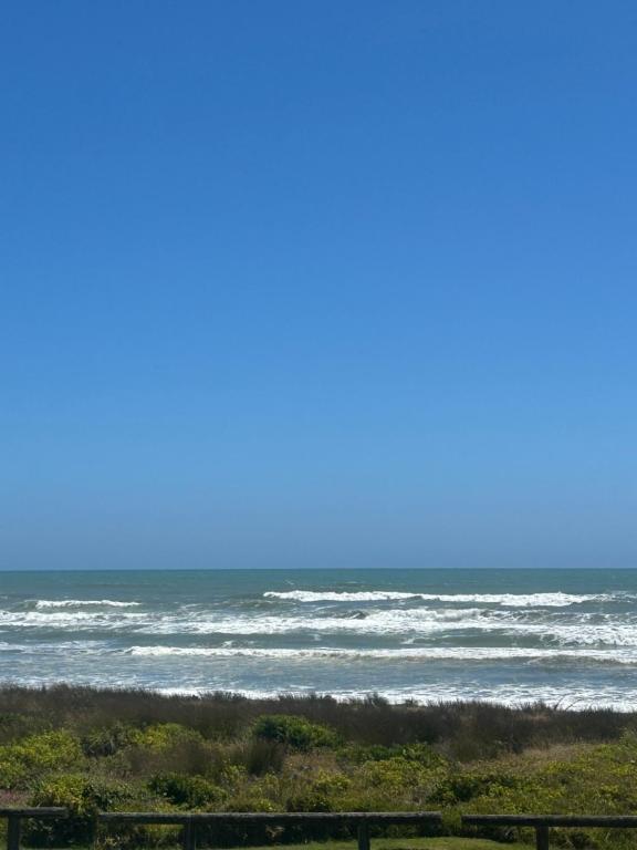 Absolute beachfront Ōtaki Marine Parade- Rangiuru sun - B&B Otaki Beach
