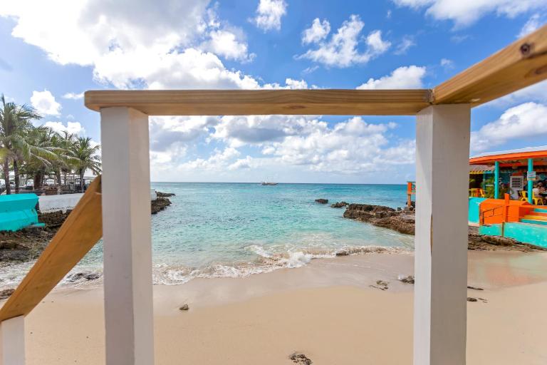 Maho Beach House - Studio - Beach Access - B&B Maho Reef
