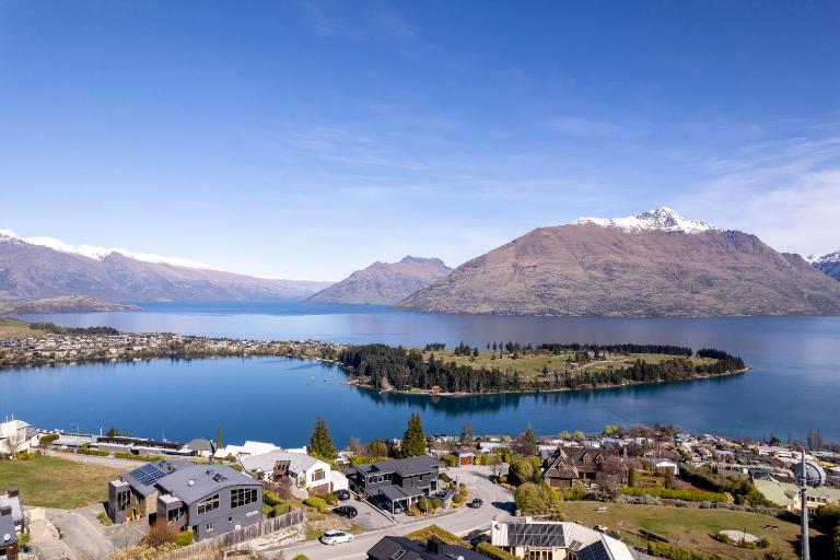Remarkable 5-Bedroom on the Hill - Ferienwohnung Queenstown