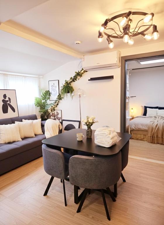 2Baths 2BR Suite Heart of Sinchon - B&B Seoul