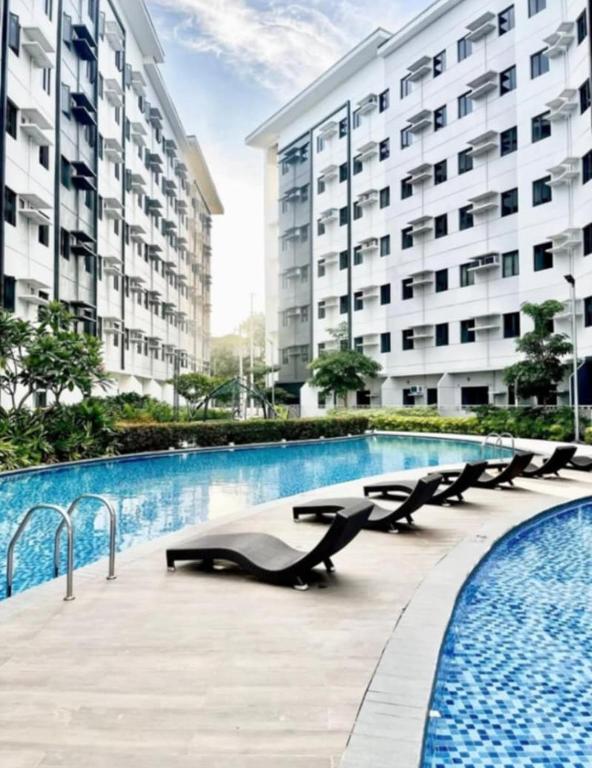 R and K Staycation - B&B Manila