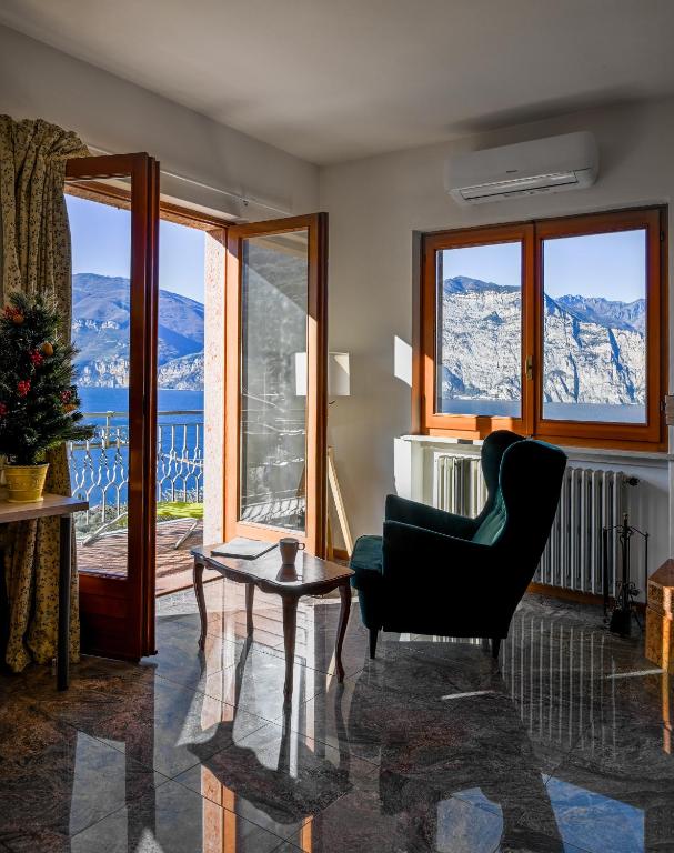 Villa Nadya by GardaDoma - B&B Brenzone