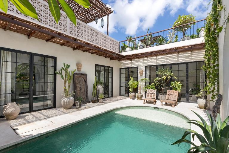 Vila Gila - 2BR Canggu Villa with Pool & Rooftop - B&B Canggu