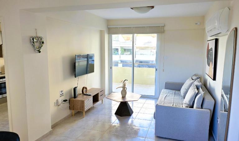 2 Apartments Retreat with Pool & Free Wi-Fi - B&B Larnaka