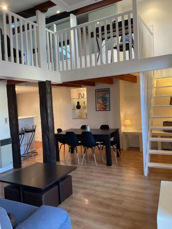 Duplex Apartment Old Town & Beach - B&B Villefranche-sur-Mer