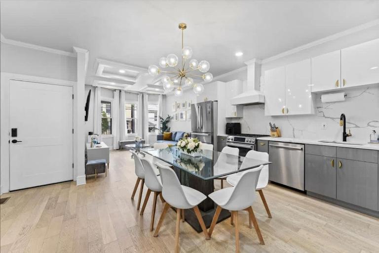 Chic 3BR-4BD-3Bath Oasis with Backyard Near NYC - Chambres d'hôtes Jersey City