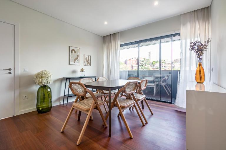 Nomad's Lux - 2bdr & Parking Flores Square Porto - B&B Porto