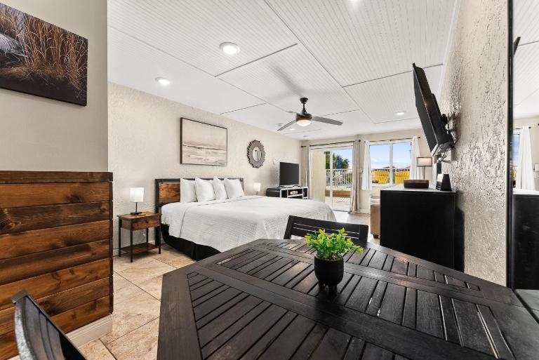 The Ambassador - Unit C5 - Studio King - On Pool Deck - Ferienwohnung Panama City Beach