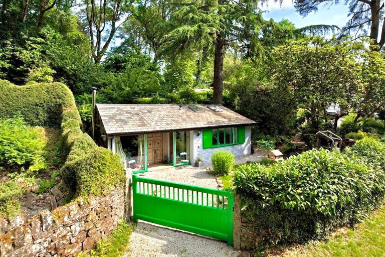 Enchanting Lodge, Cosy Hidden Gem with Woodburner - B&B Newton Abbot