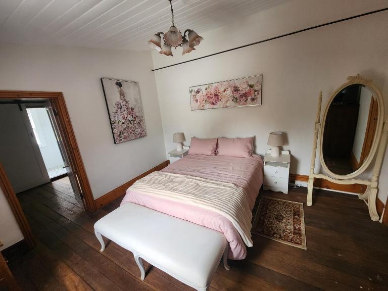 Viveash - Historic accommodation with Ensuite - Bed and Breakfast Hoddy Well