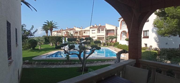 Apartamento con piscina a 80 m de la playa, Cambrils - B&B Mont-roig del Camp