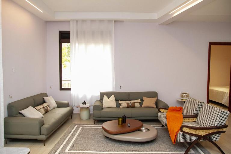 Heritage Residences Muyenga-The Grey Lounge 2BR - Bed and Breakfast Kampala