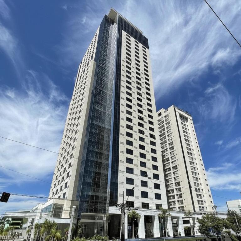 Metropolitan Barcelona próximo ao Flamboyant e Autódromo Ar condicionado no quarto e na sala Piscina e jacuzzi no terraço academia completa restaurantes no térreo vaga privativa - Ferienwohnung Goiânia