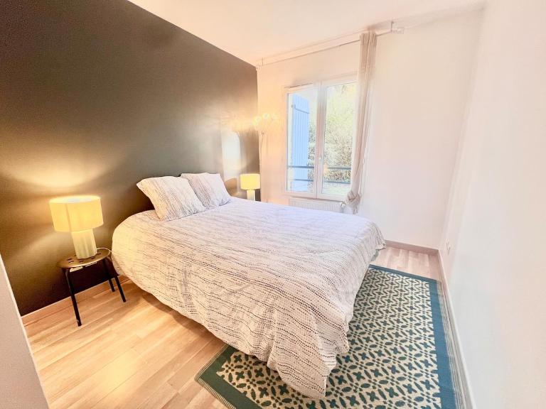 Sunny 2-room apartment, terrace, garden - B&B Annecy