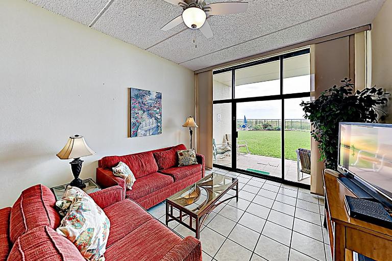 Resort 2BR w/ Patio, Perks: Suntide III - Unit 104 - Chambres d'hôtes South Padre Island