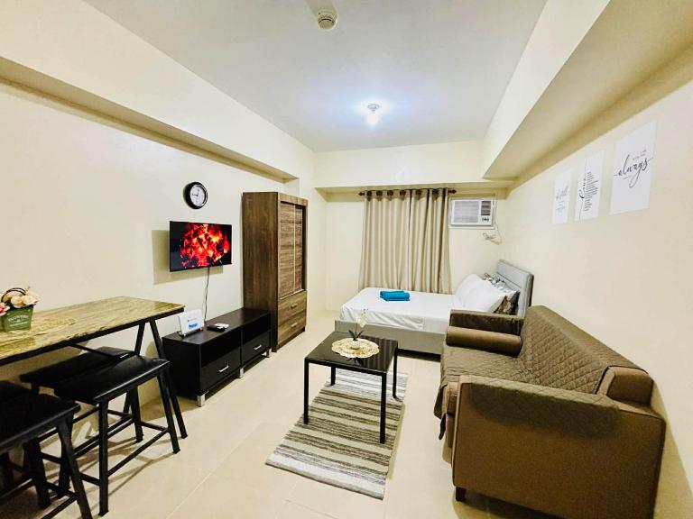 Avida Riala IT Park 21st Floor Studio with Mountain & City View - Chambres d'hôtes Cebu