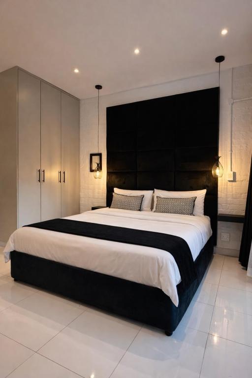 The Monochrome Apartment 209 - Urban CHIC Escape - Open Plan Bathroom with Bathtub - B&B Johannesburg